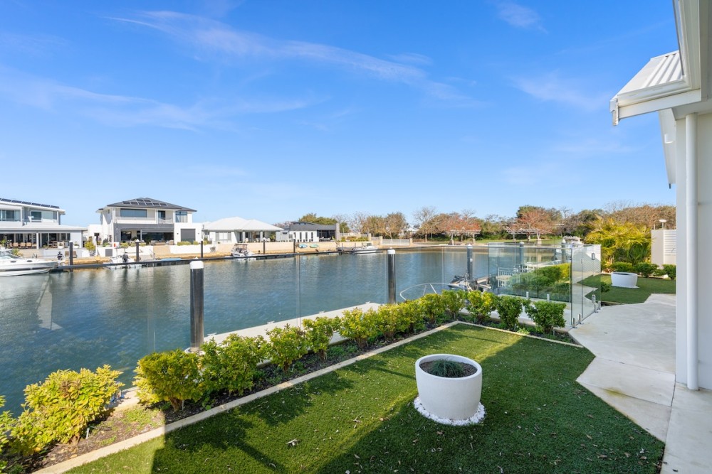 Canal Living with a Private Jetty — photo 22