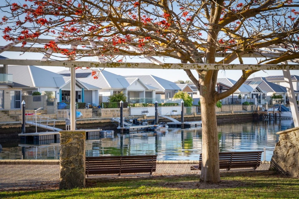 Canal Living with a Private Jetty — photo 28