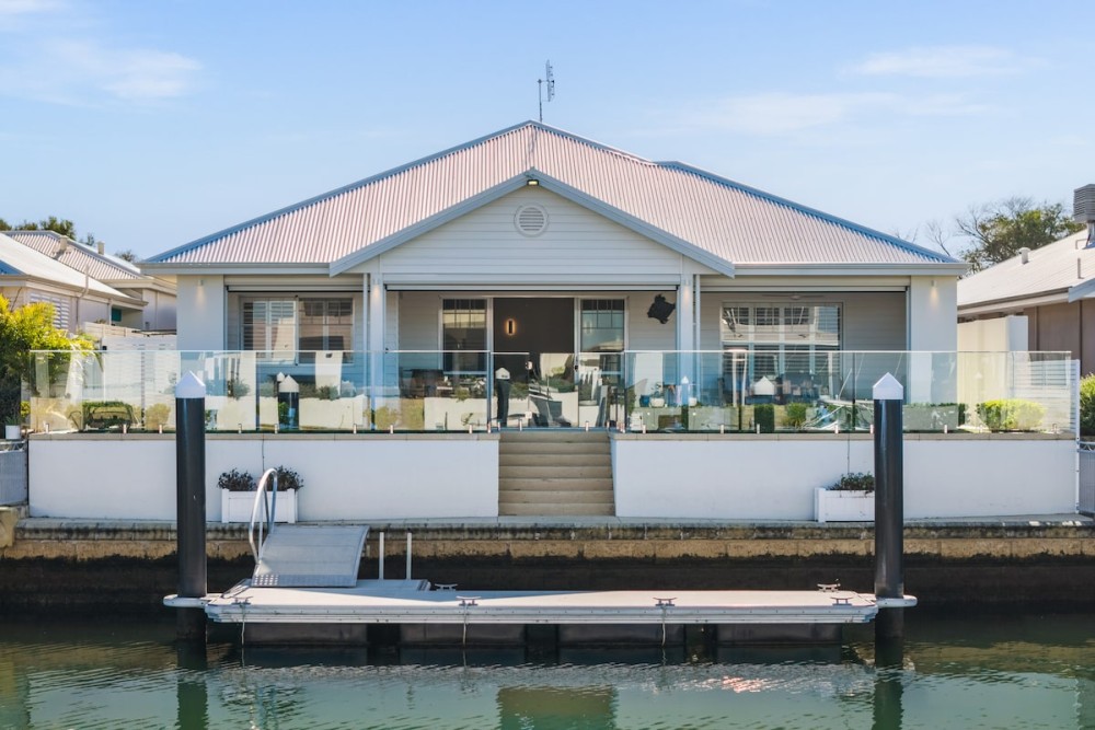 Canal Living with a Private Jetty — photo 26