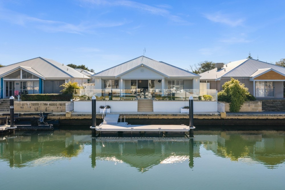 Canal Living with a Private Jetty — photo 8
