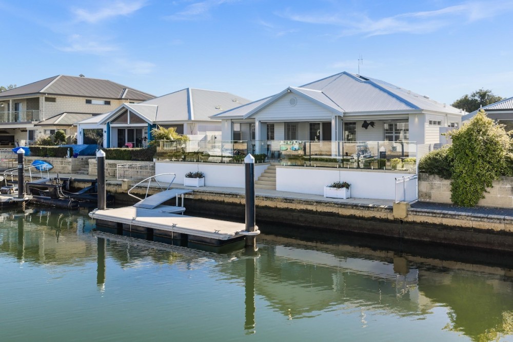 Canal Living with a Private Jetty — photo 36