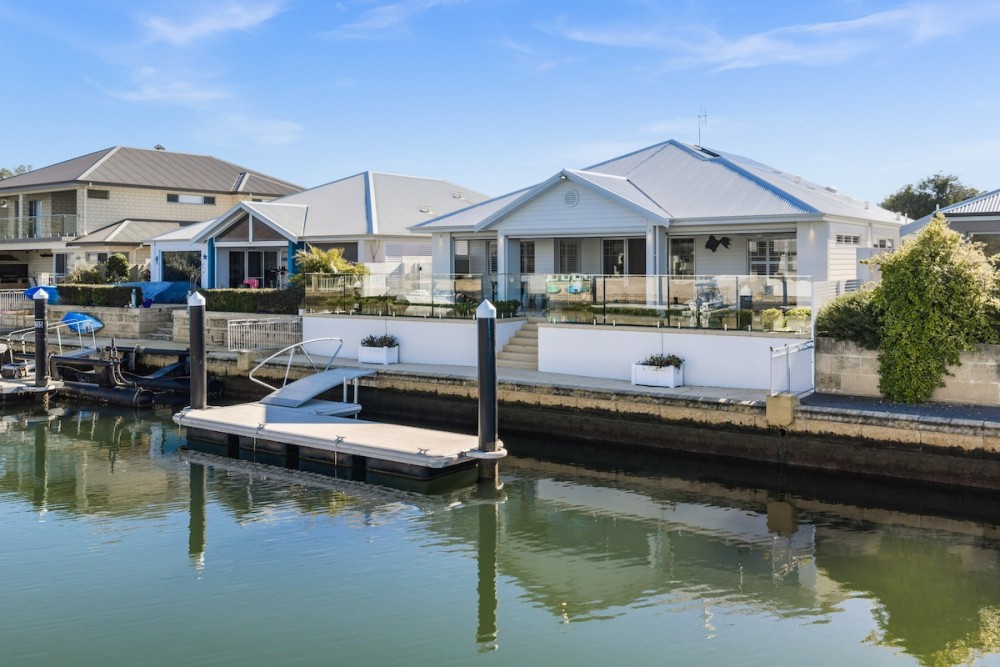 Canal Living with a Private Jetty — photo 25