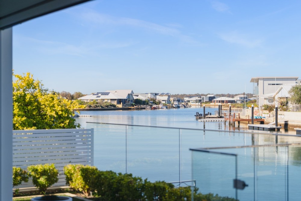 Canal Living with a Private Jetty — photo 24