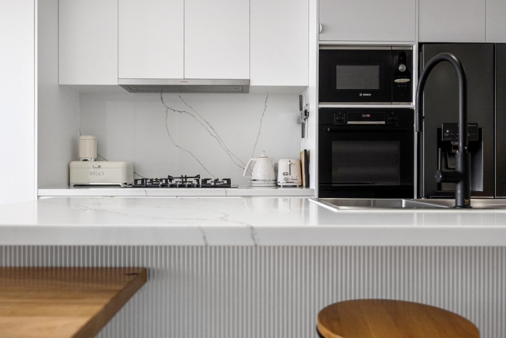 Sandy@Village - newly renovated + bay views. — photo 6