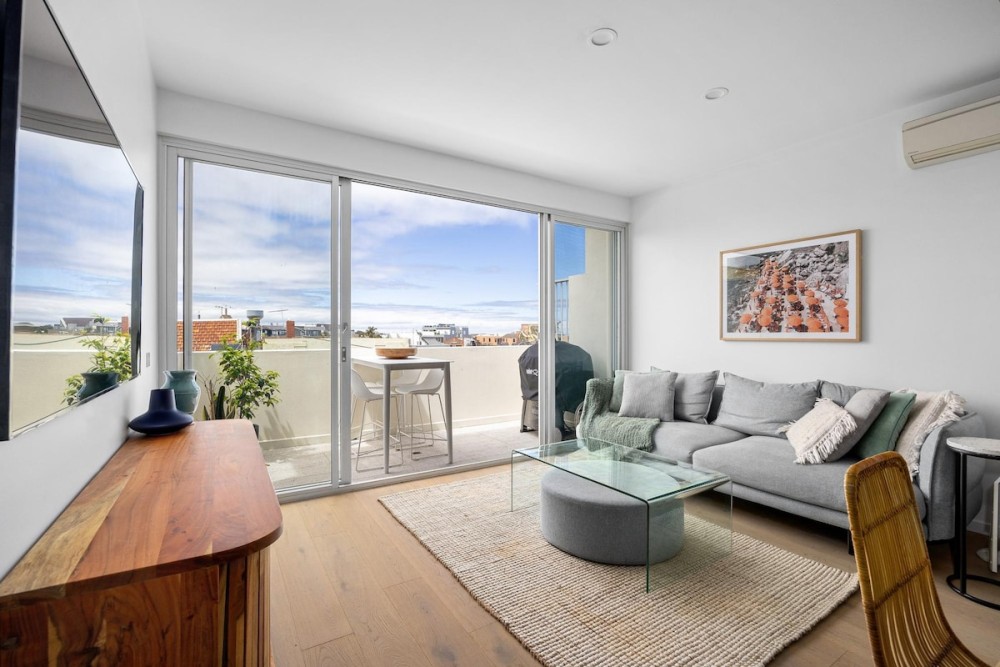 Sandy@Village - newly renovated + bay views. — photo 4