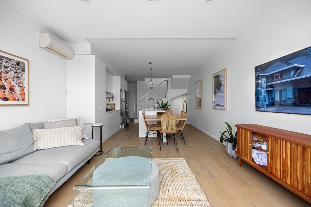 Sandy@Village - newly renovated + bay views. — photo 8