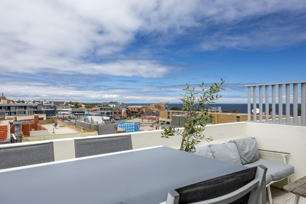 Sandy@Village - newly renovated + bay views. — photo 15