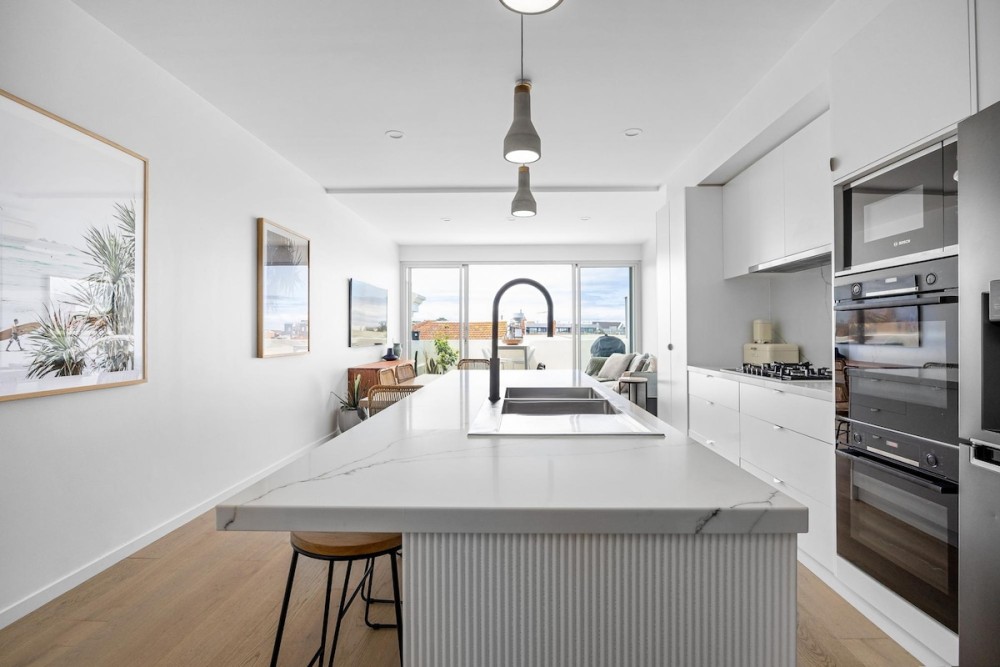 Sandy@Village - newly renovated + bay views. — photo 7
