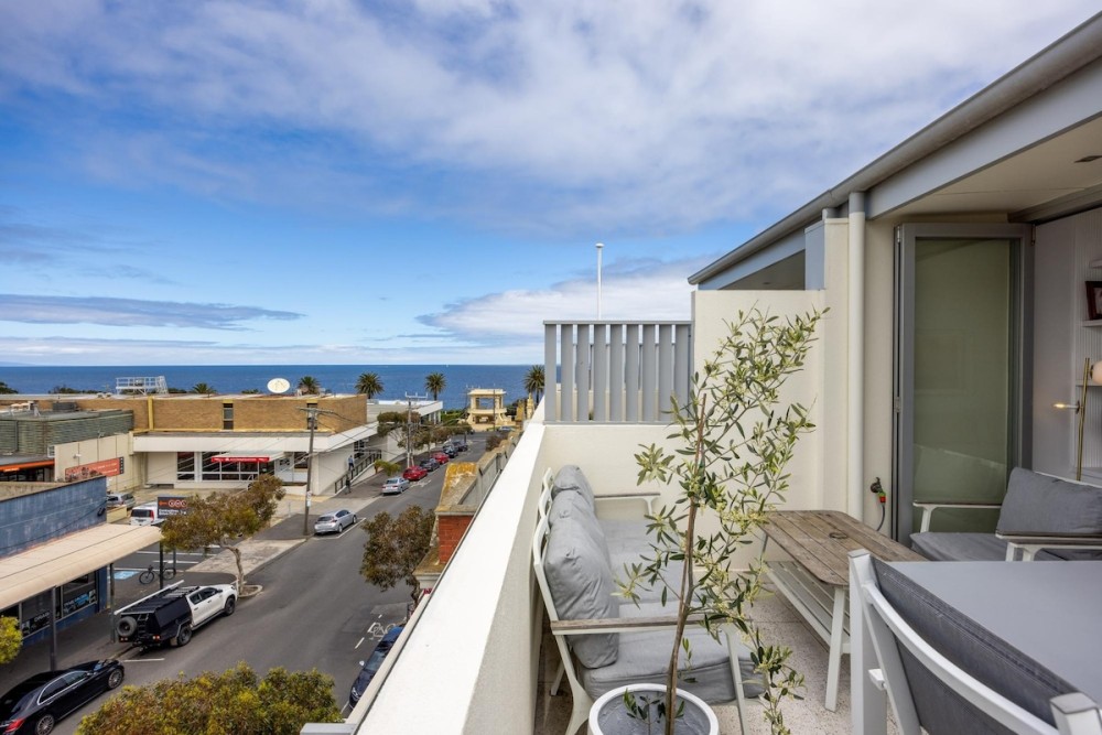 Sandy@Village - newly renovated + bay views. — photo 14