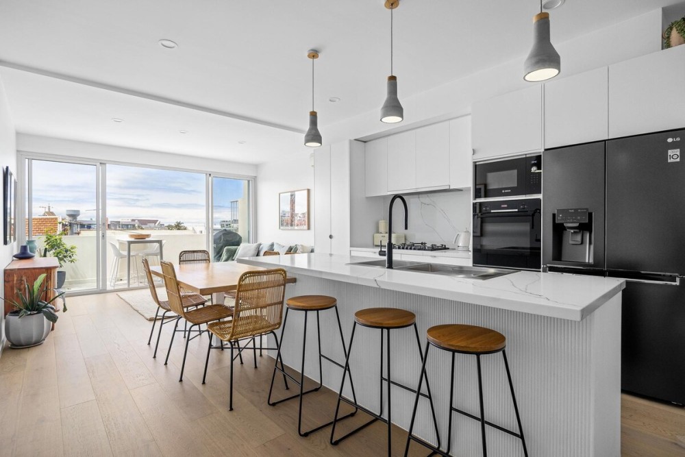 Sandy@Village - newly renovated + bay views. — photo 5