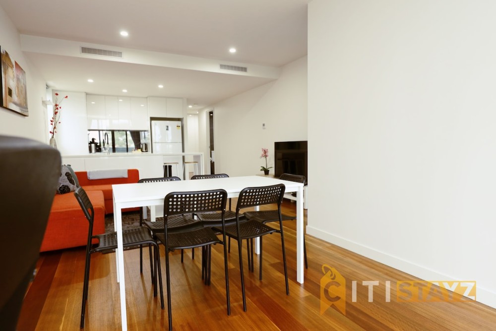 Braddon CBD – Provenance 2BR 2BA Apt + Parking — photo 9