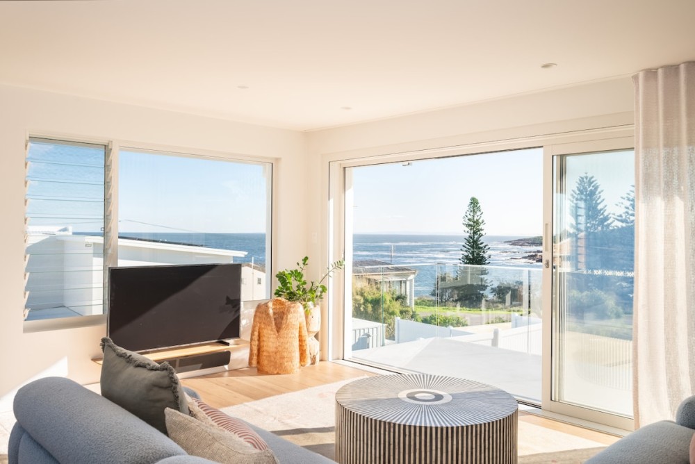 Sul Mare -Ocean Views, Heated Pool, Sauna, Fire Pl — photo 1