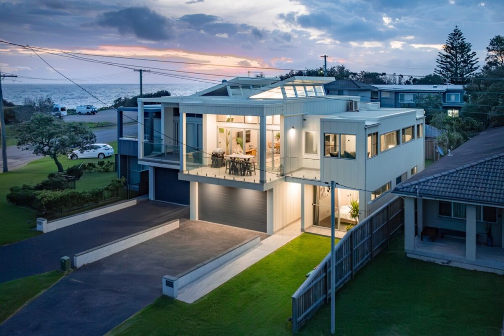 Coastal luxury, walk to beach! — photo 41