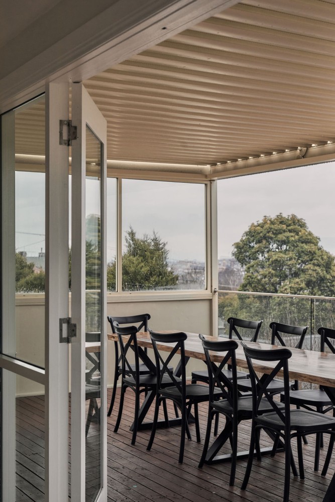 Luxury Family Home Near CBD + Gorge with Fireplace — photo 36