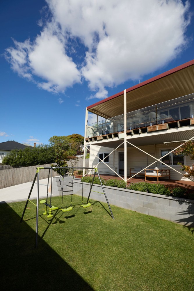 Luxury Family Home Near CBD + Gorge with Fireplace — photo 32