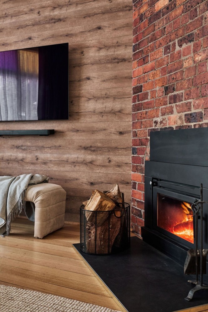 Luxury Family Home Near CBD + Gorge with Fireplace — photo 6