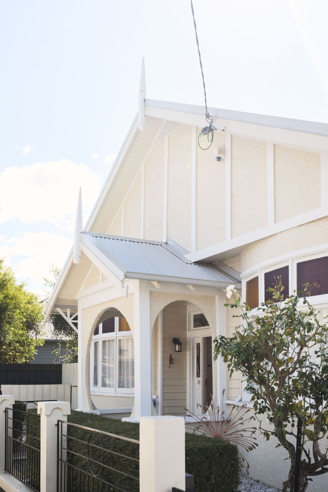 Luxury Family Home Near CBD + Gorge with Fireplace — photo 39