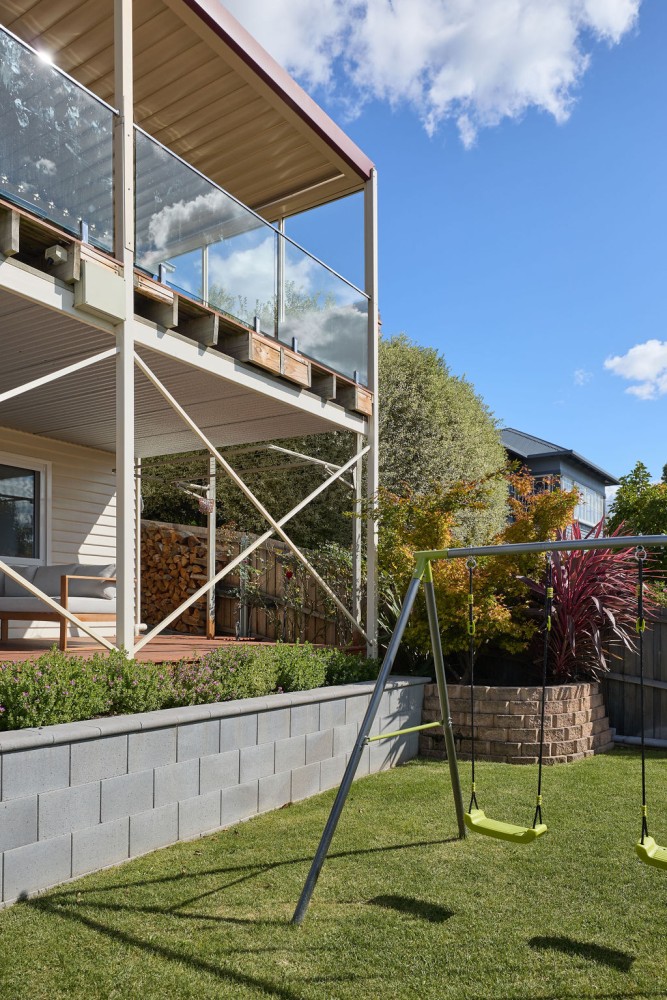 Luxury Family Home Near CBD + Gorge with Fireplace — photo 34