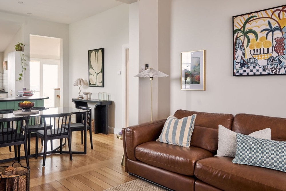 Luxury Family Home Near CBD + Gorge with Fireplace — photo 1