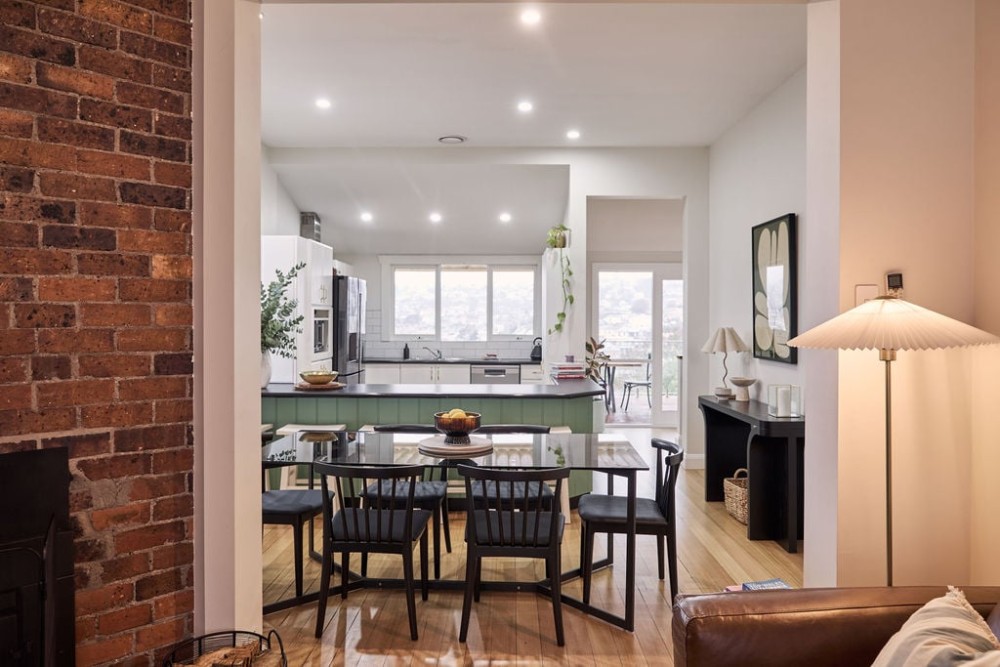 Luxury Family Home Near CBD + Gorge with Fireplace — photo 10