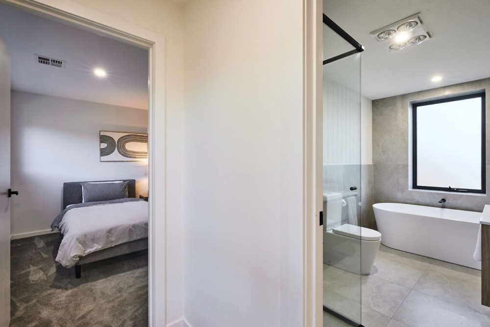 Luxury Retreat. Spacious, Modern + Family Friendly — photo 25