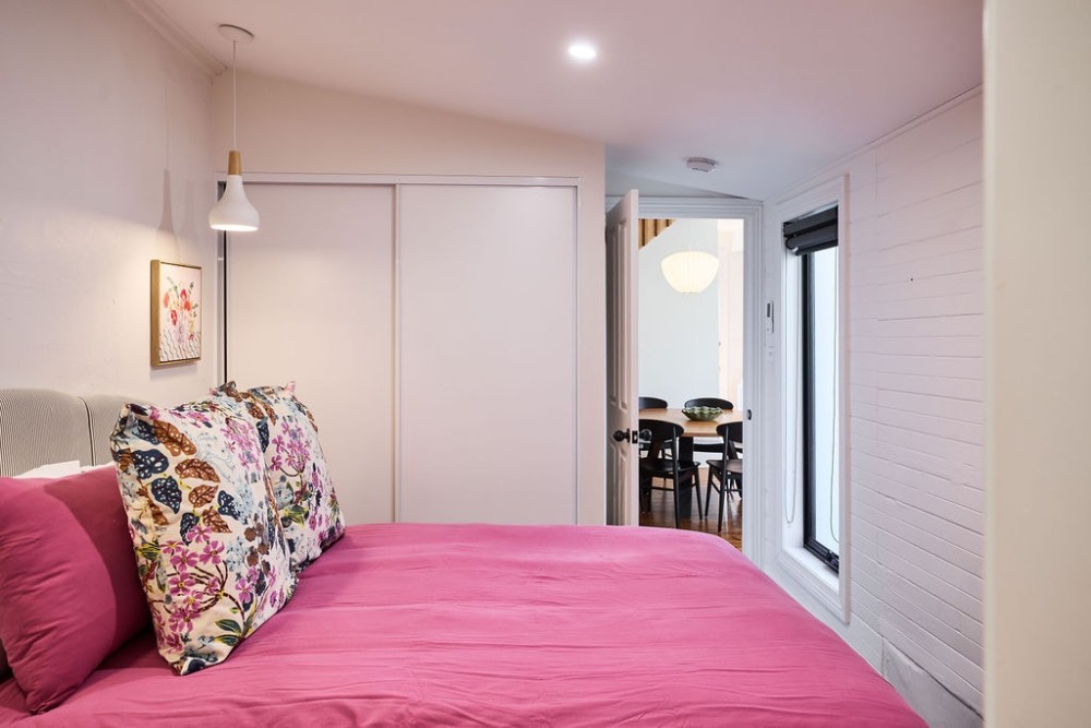 Light, Central & Spacious | Parking Included — photo 20