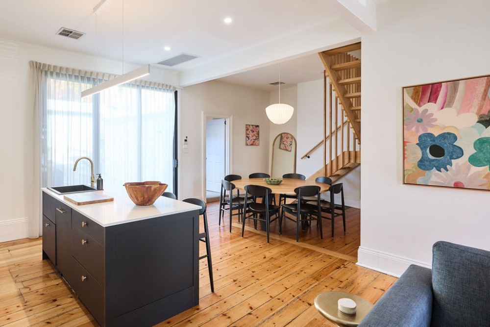 Light, Central & Spacious | Parking Included — photo 13