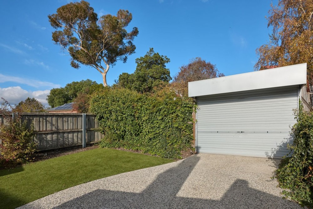 Light, Central & Spacious | Parking Included — photo 31