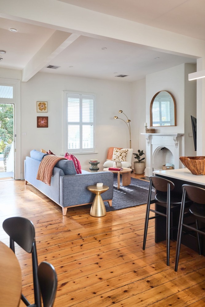 Light, Central & Spacious | Parking Included — photo 3