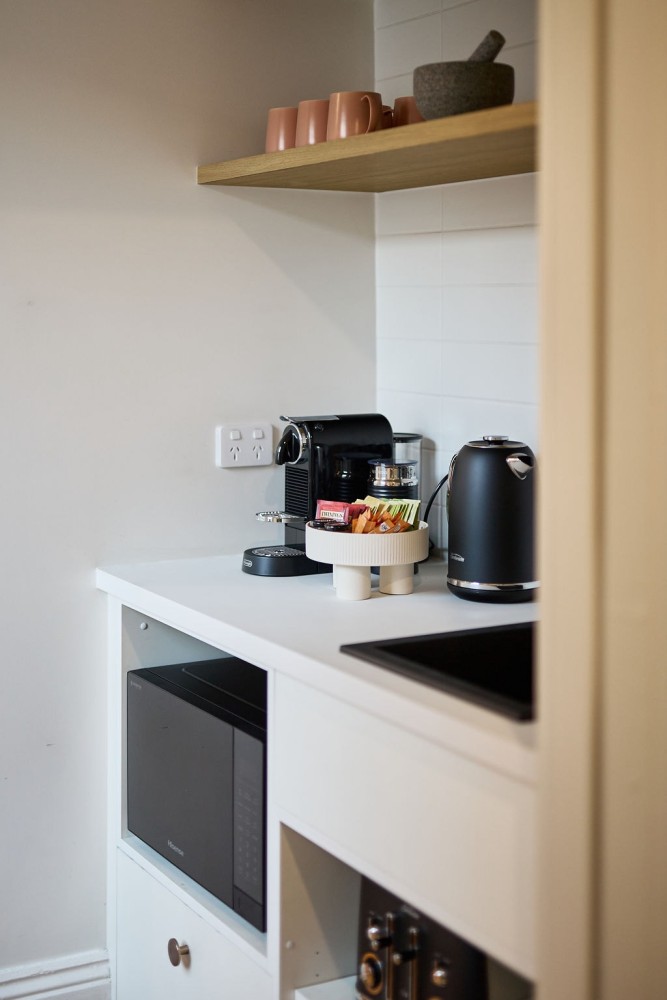 Light, Central & Spacious | Parking Included — photo 9