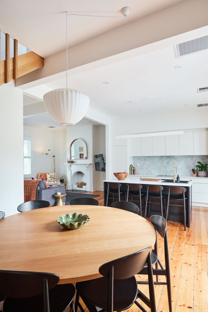 Light, Central & Spacious | Parking Included — photo 5