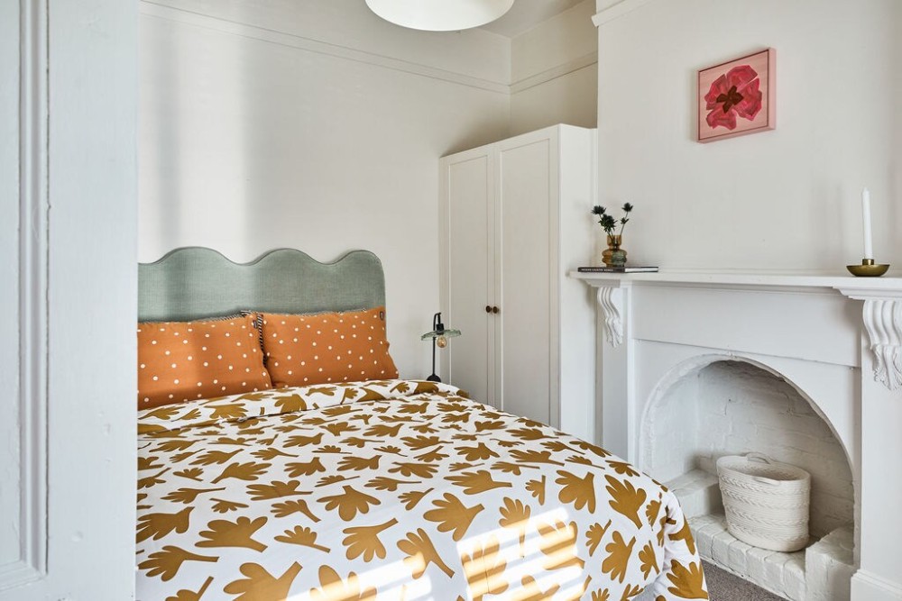 Light, Central & Spacious | Parking Included — photo 16