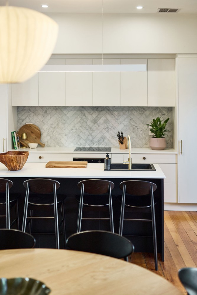 Light, Central & Spacious | Parking Included — photo 7