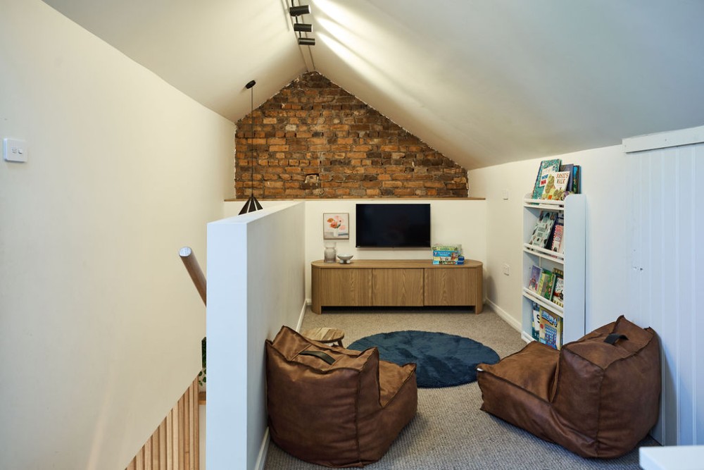 Light, Central & Spacious | Parking Included — photo 23