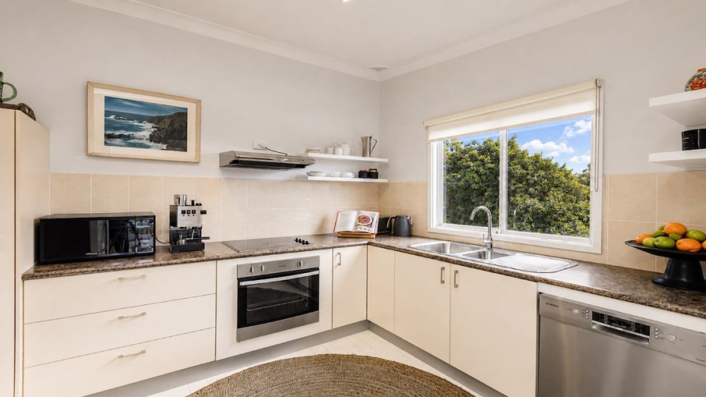 Sunny 3 Bed Cottage Plus Bunkhouse — photo 25