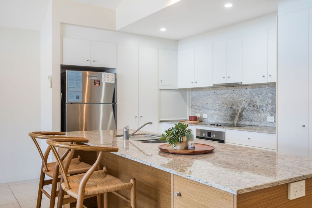 Malibu Apartments Unit 2 - 5 Oak Street — photo 8
