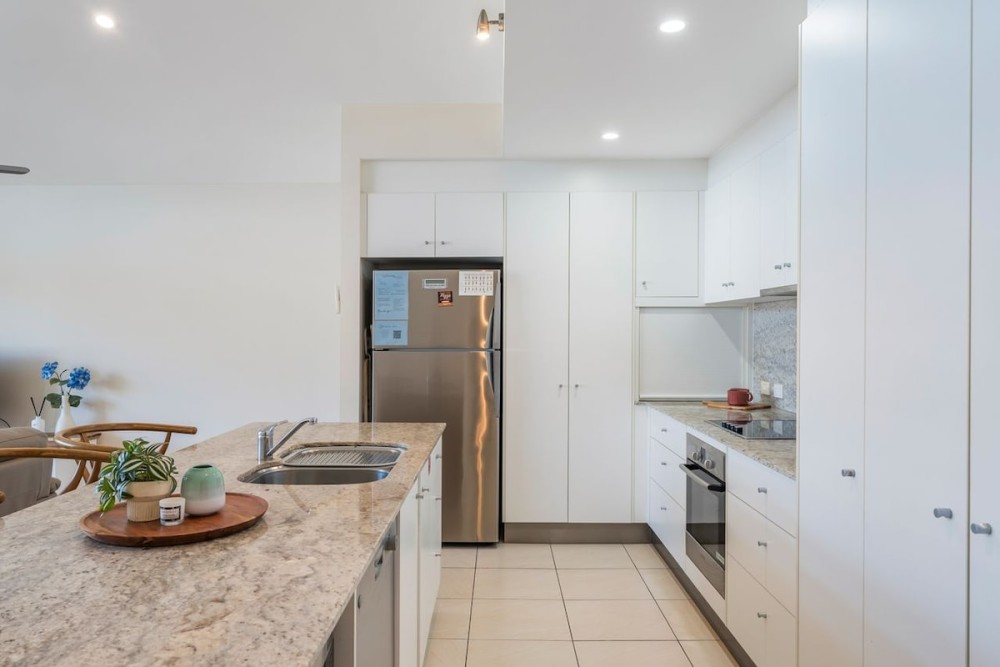 Malibu Apartments Unit 2 - 5 Oak Street — photo 9