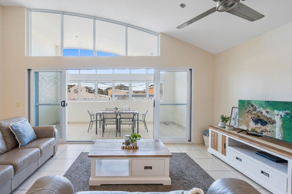 Malibu Apartments Unit 2 - 5 Oak Street — photo 4