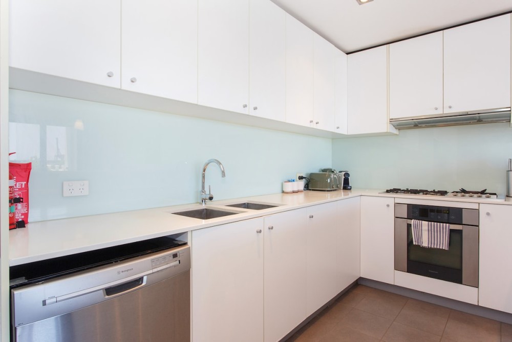 Portview | 3BR King Beds + Balcony & Pool — photo 17