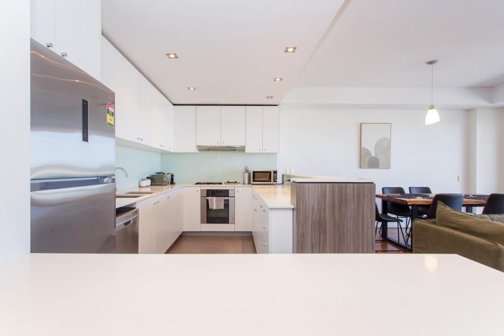 Portview | 3BR King Beds + Balcony & Pool — photo 11