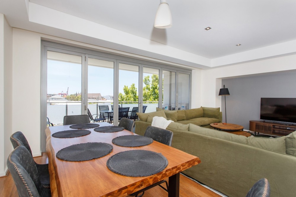 Portview | 3BR King Beds + Balcony & Pool — photo 20