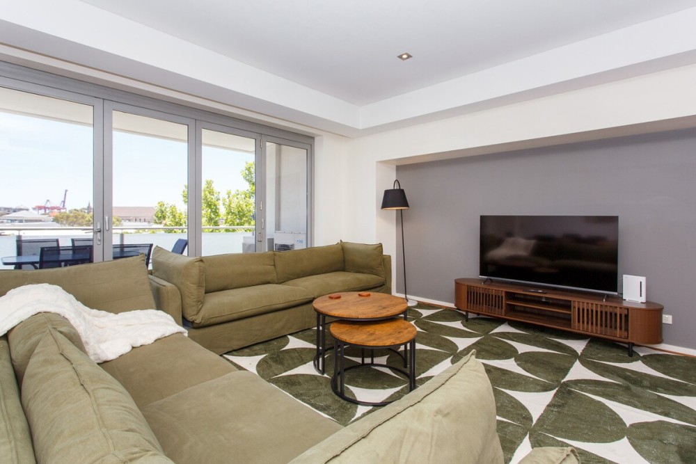 Portview | 3BR King Beds + Balcony & Pool — photo 4