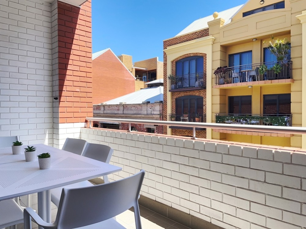 Pearl on Pakenham- Central w Balcony — photo 18