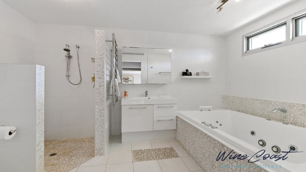 Esplanade Escape By Wine Coast Holiday Rentals — photo 38