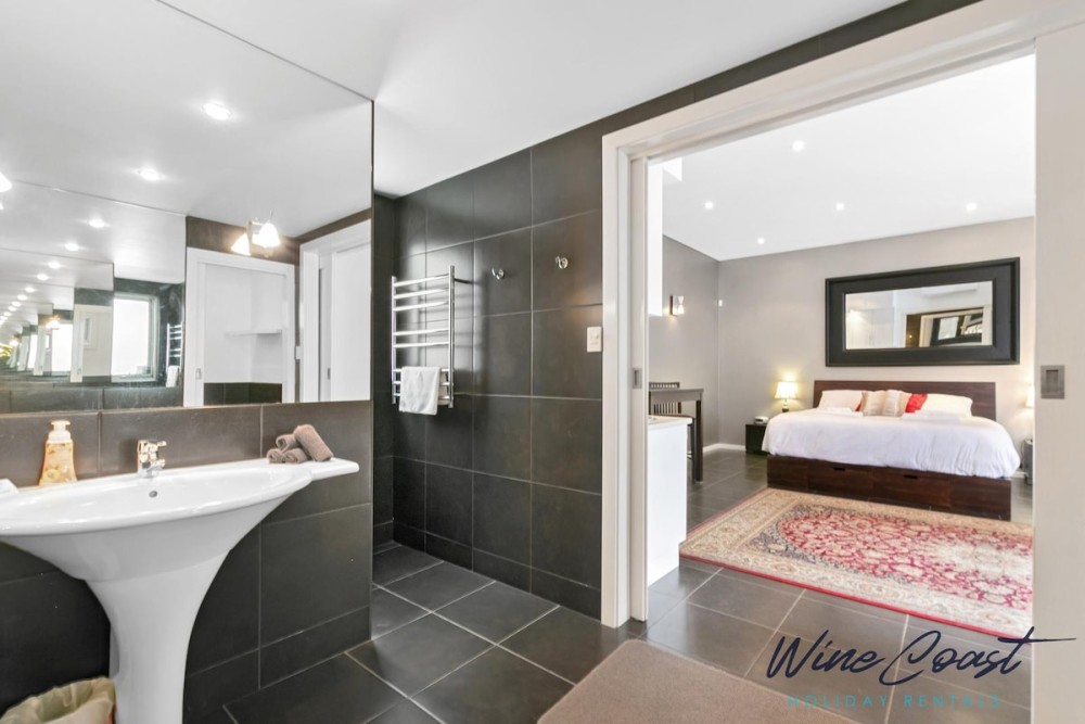 Esplanade Escape By Wine Coast Holiday Rentals — photo 36
