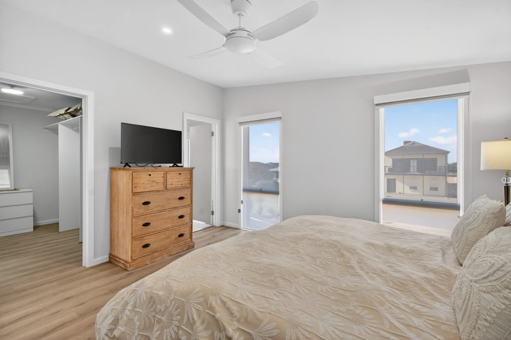 Marina Breeze - Excelsior Pde — photo 26