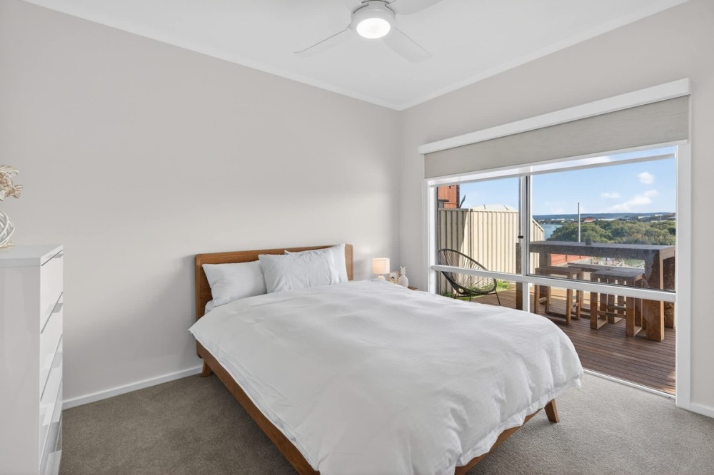 Marina Breeze - Excelsior Pde — photo 17
