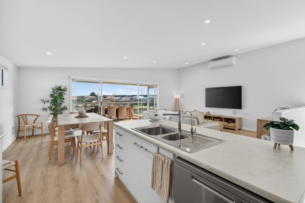 Marina Breeze - Excelsior Pde — photo 29