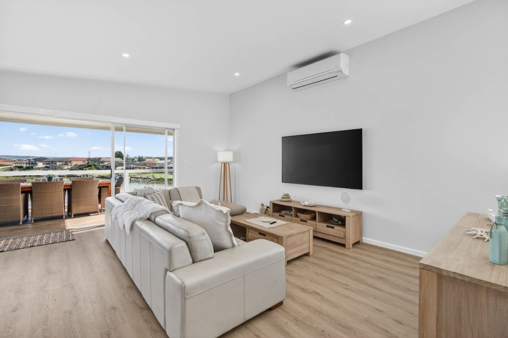 Marina Breeze - Excelsior Pde — photo 11