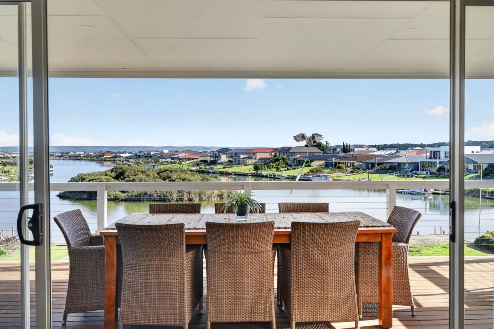 Marina Breeze - Excelsior Pde — photo 3